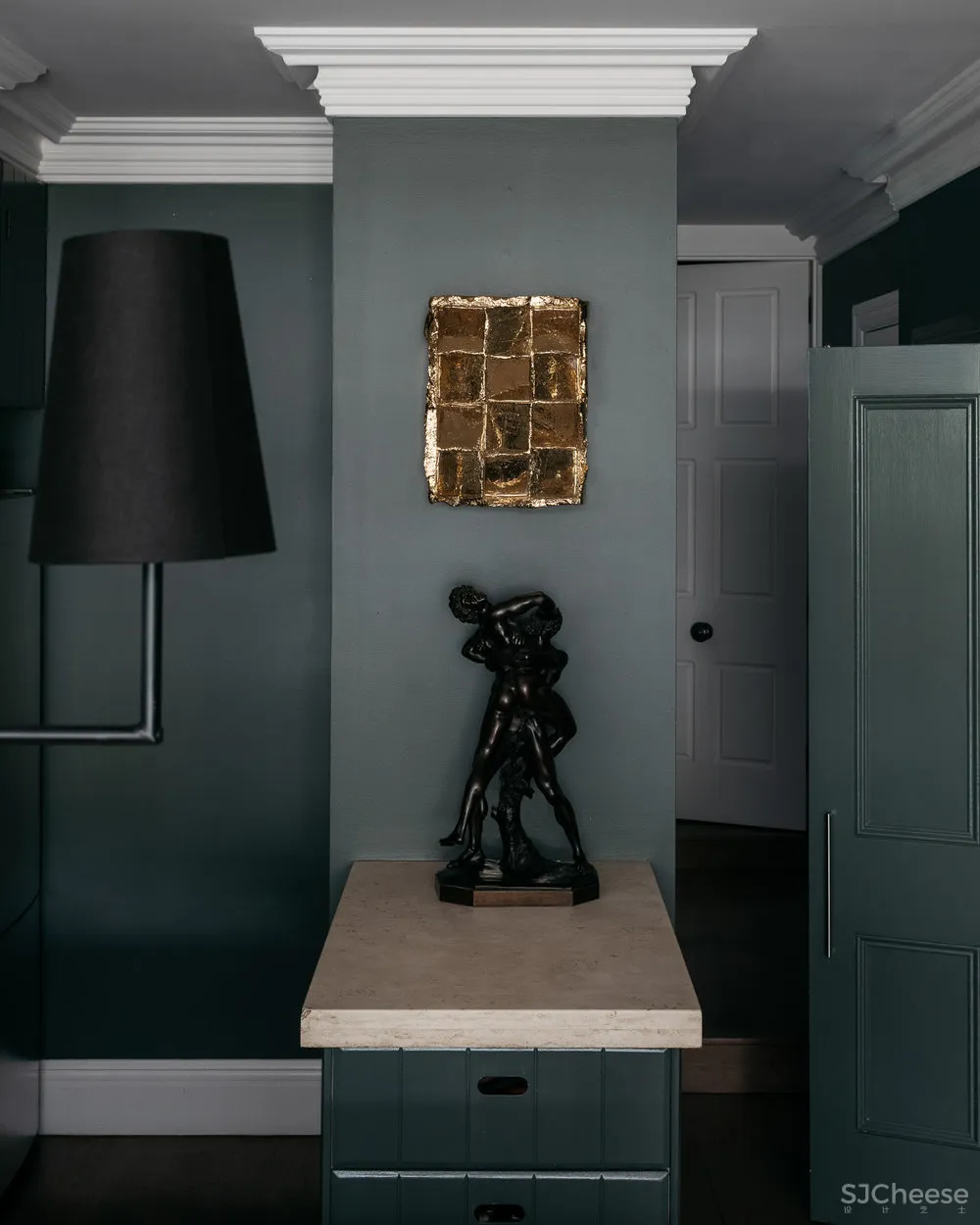 Phoebe Nicol | 精致现代风外壳下的欧洲经典