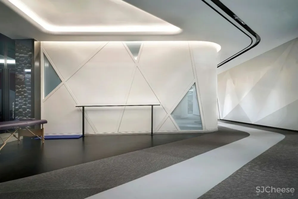 新作 | 复星集团 · BFC 外滩金融中心空中健身会所 · 连自成重磅新作