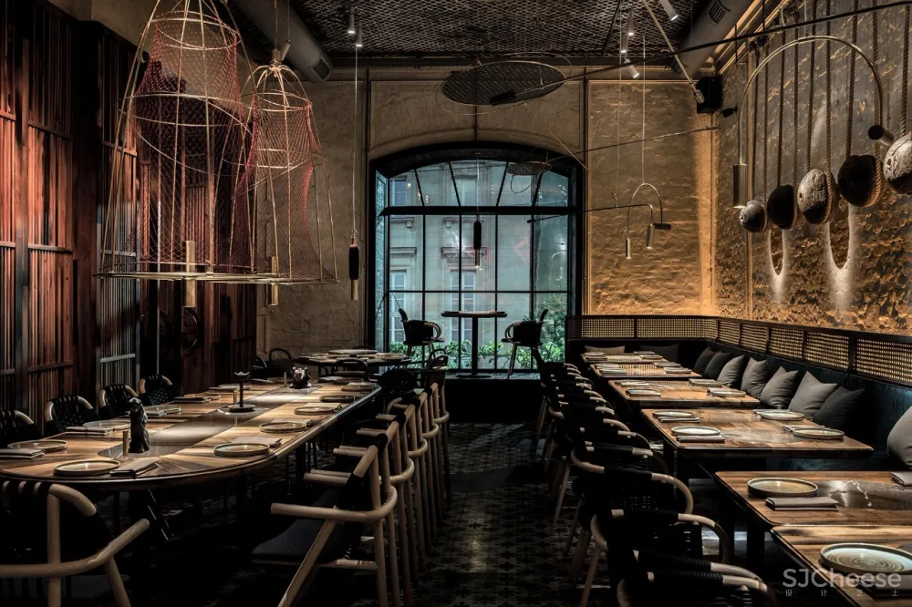 这4个主题餐厅丨天花板设计的太夸张了