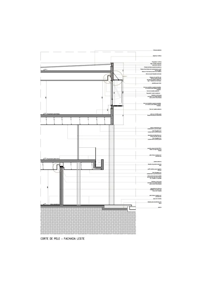 Estúdio Cláudio Resmini | 巴西湖畔三层别墅