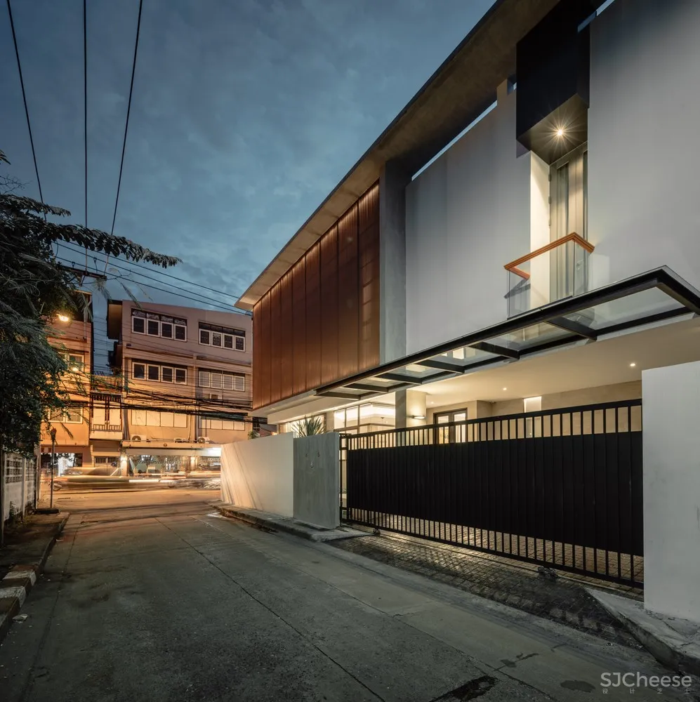 FLAT12x | 古典与现代结合的泰国住宅 Bird Bom House