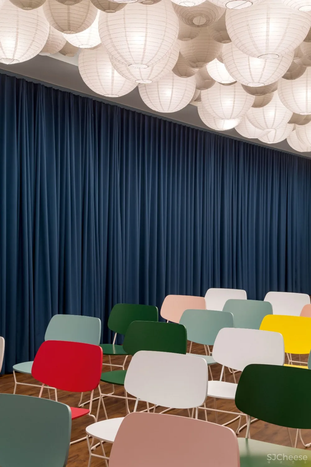 柏林550㎡色彩鲜艳的Futurice工作空间 Ester Bruzkus