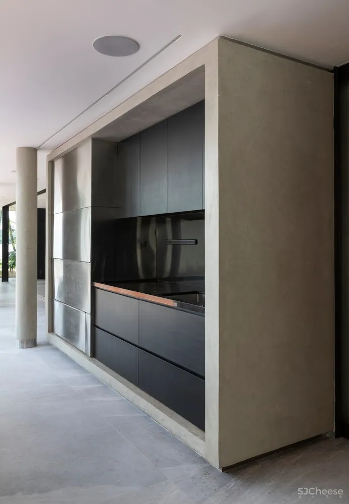 Estúdio Cláudio Resmini | 巴西湖畔三层别墅