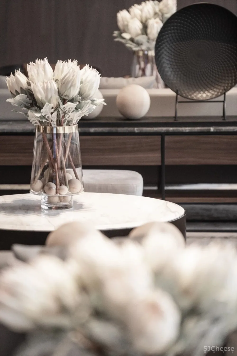 经典黑白灰营造典雅简奢空间