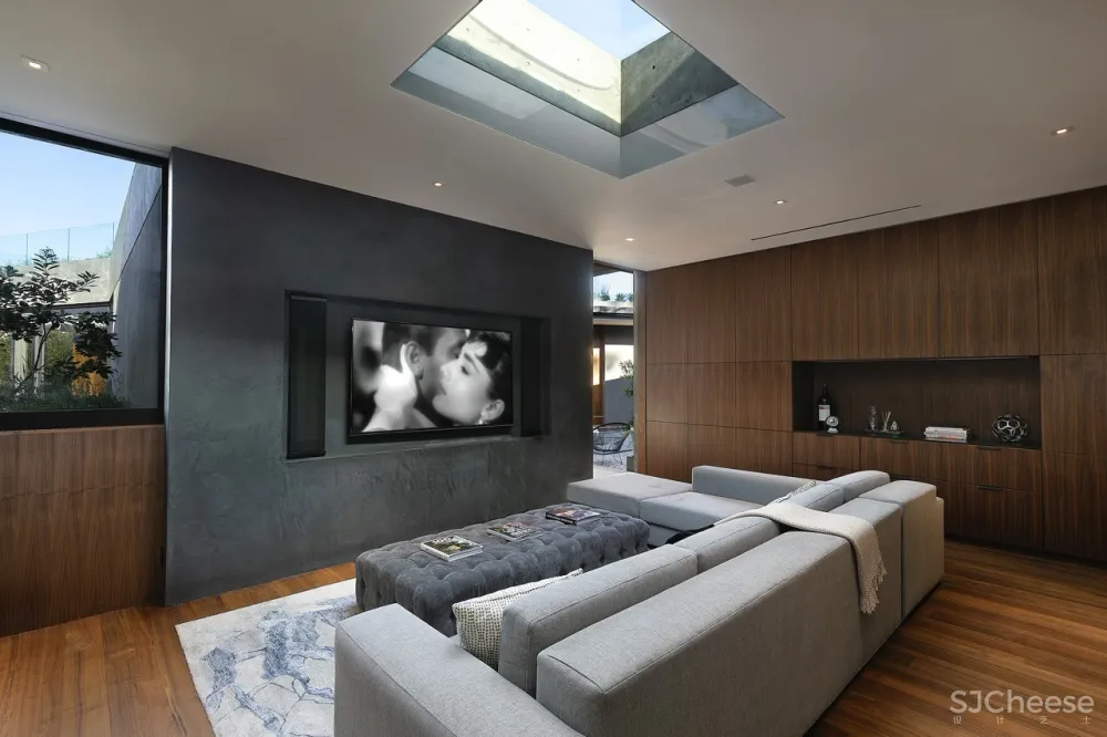 被130棵活了250年古橡树包围的现代住宅丨每天关门窗花40分钟