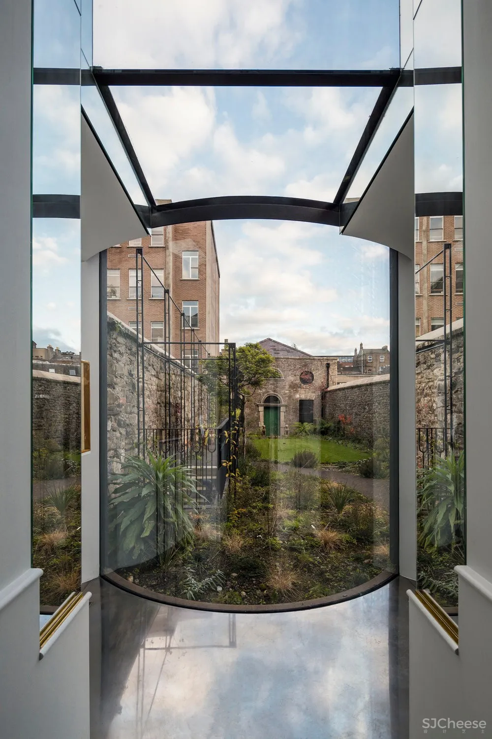 这栋联排别墅翻修后丨实在太潮了