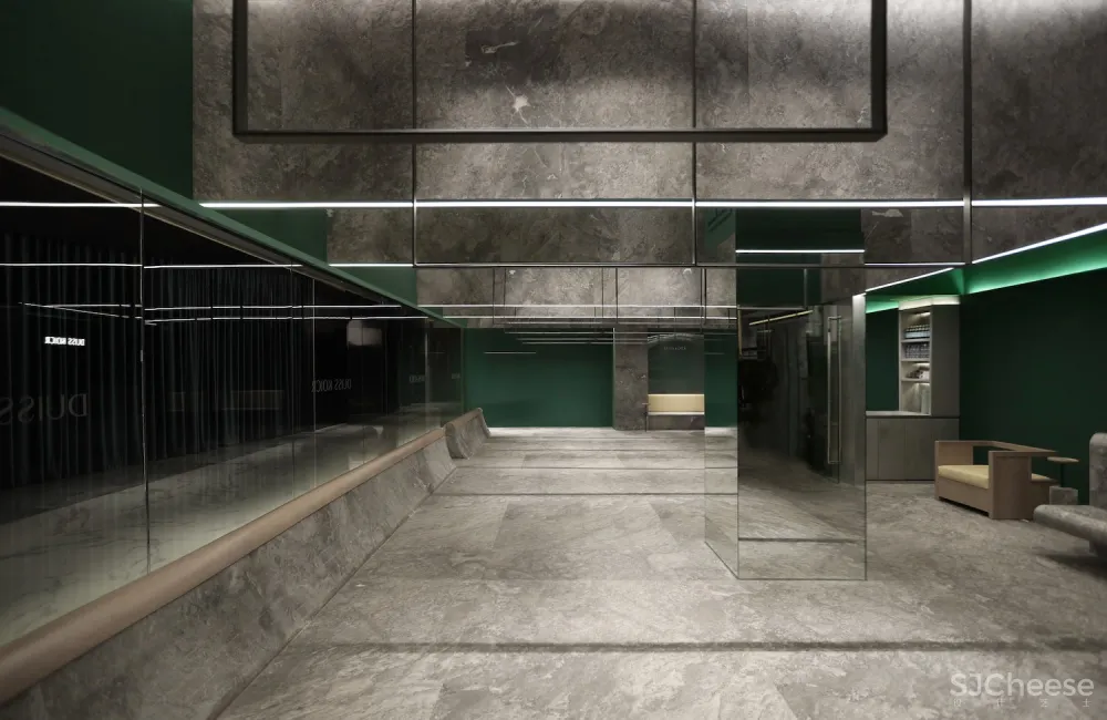 DUISS KOICR 精品服装店 素质传播