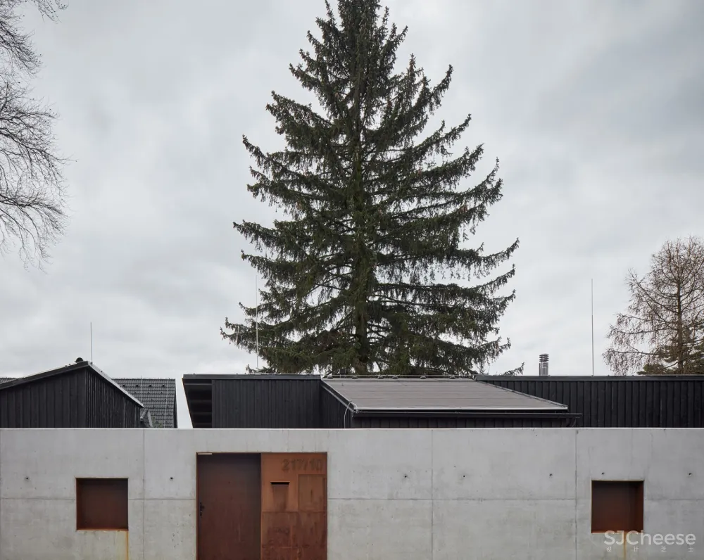 墙后住宅，捷克 / Mjölk architects