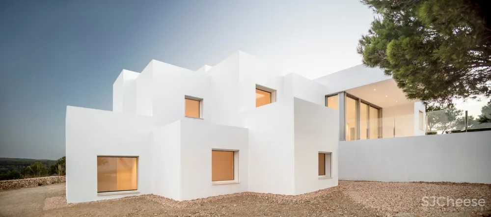 西班牙海滨，打造纯白的T 台别墅 / NOMO STUDIO