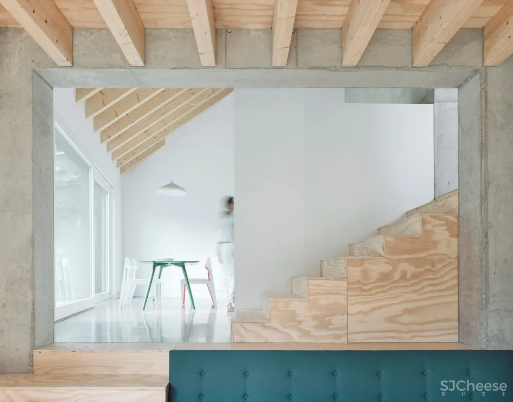 Haus D,顺时针旋转的黑色住宅 / Yonder – Architektur und Design