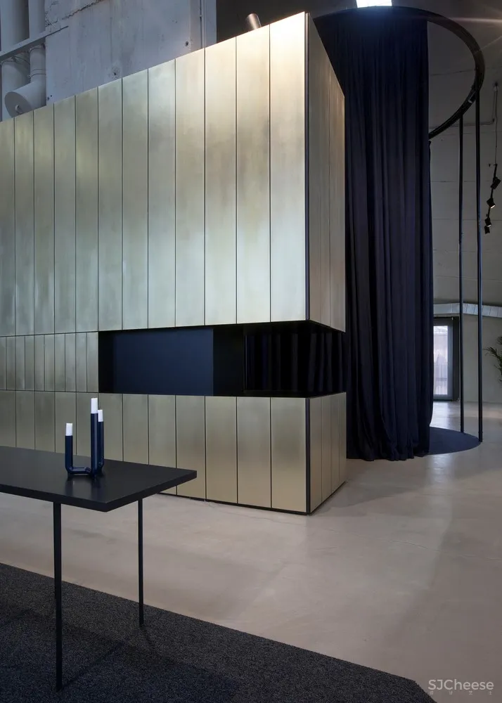 首发 | Alexander Volkov Architects:极简现代高级感莫斯科顶层办公室