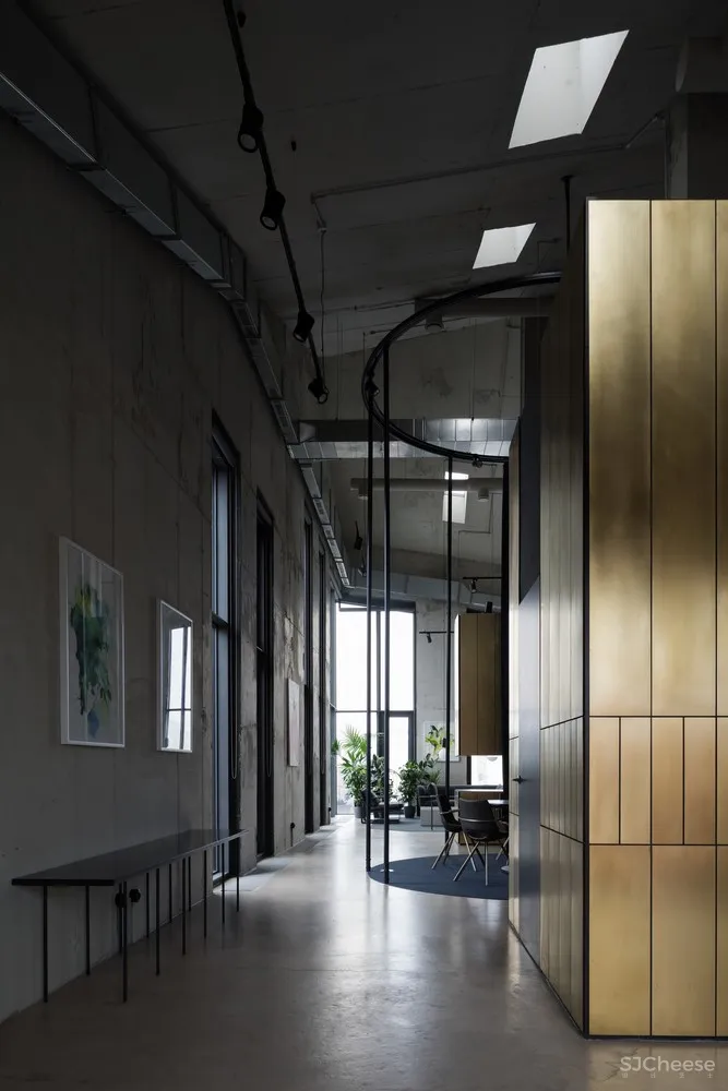 首发 | Alexander Volkov Architects:极简现代高级感莫斯科顶层办公室