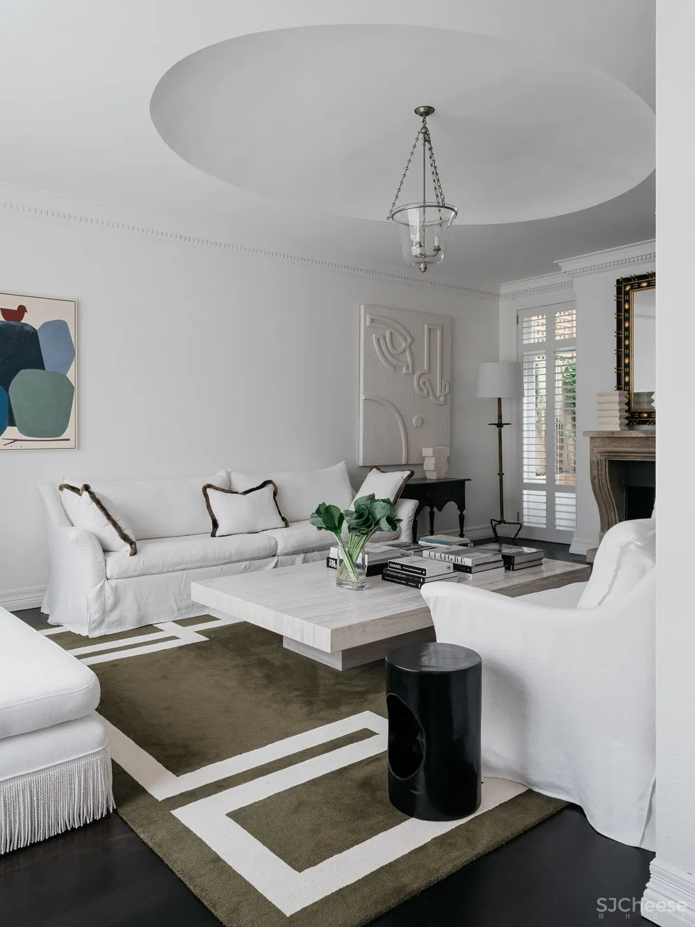 Phoebe Nicol | 精致现代风外壳下的欧洲经典