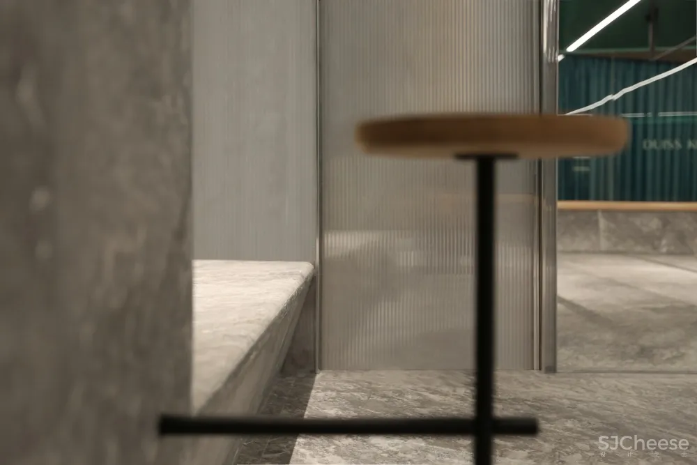 DUISS KOICR 精品服装店 素质传播