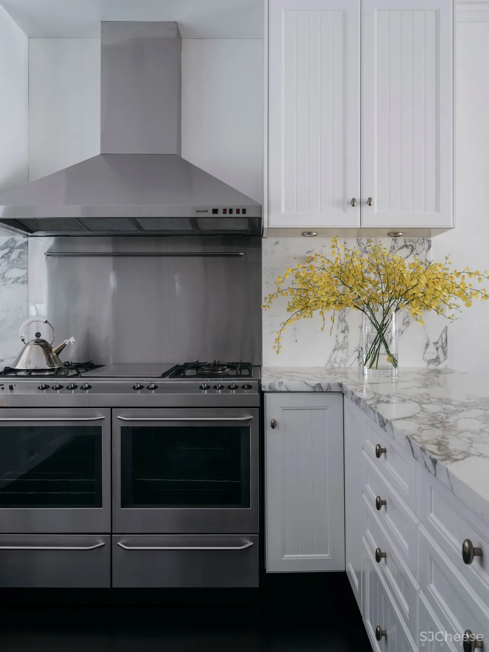 Phoebe Nicol | 精致现代风外壳下的欧洲经典