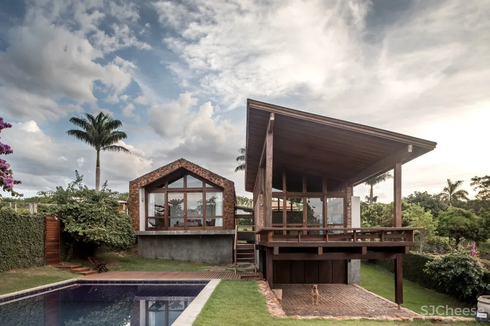 湖畔度假住宅 ，巴西 / Solo Arquitetos