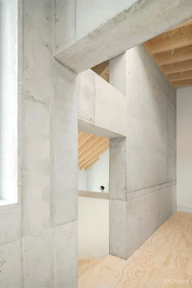 Haus D,顺时针旋转的黑色住宅 / Yonder – Architektur und Design