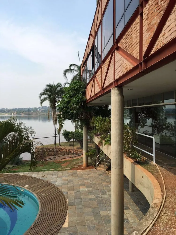 Estúdio Cláudio Resmini | 巴西湖畔三层别墅