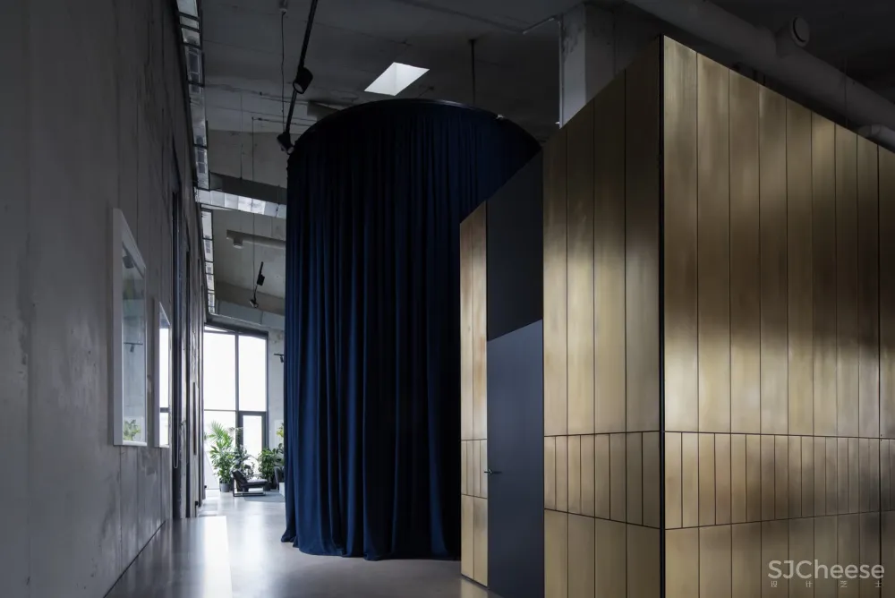 首发 | Alexander Volkov Architects:极简现代高级感莫斯科顶层办公室