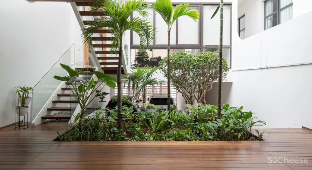 哈里曼住宅，内置庭院的纯白住宅／W Office