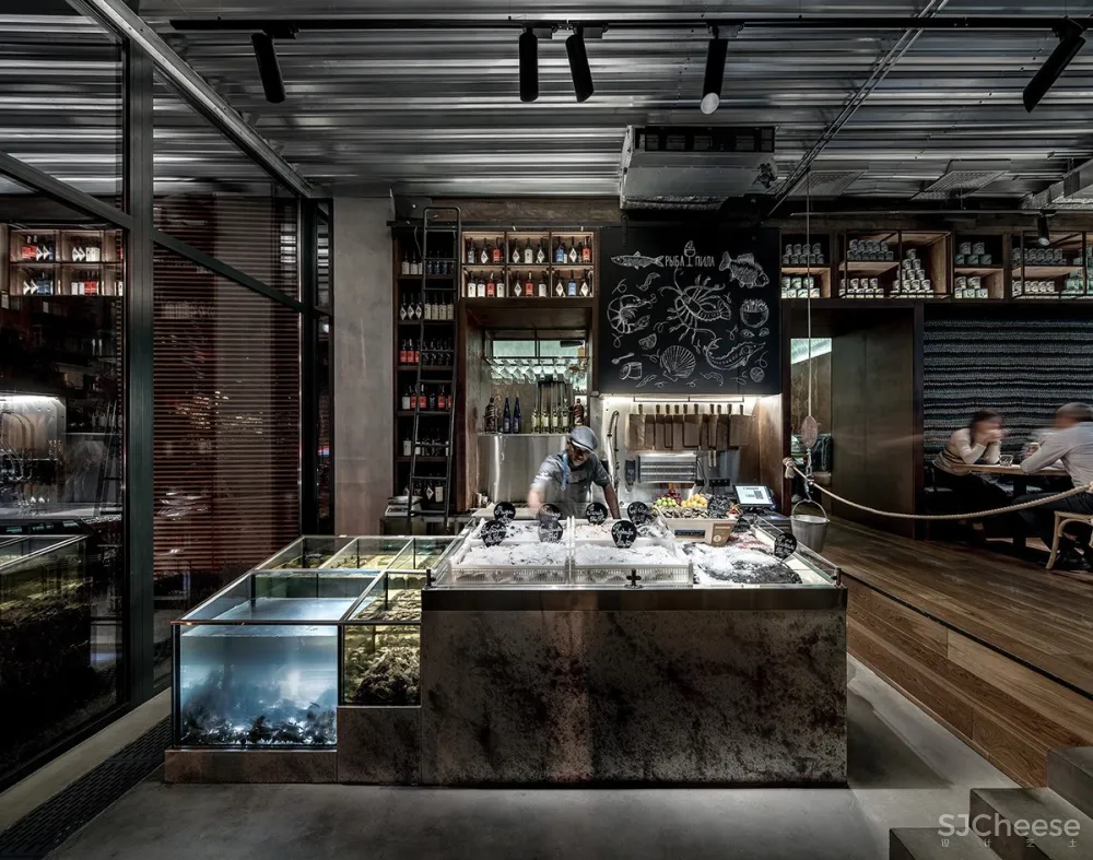 这4个主题餐厅丨天花板设计的太夸张了