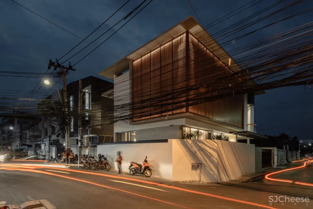 FLAT12x | 古典与现代结合的泰国住宅 Bird Bom House