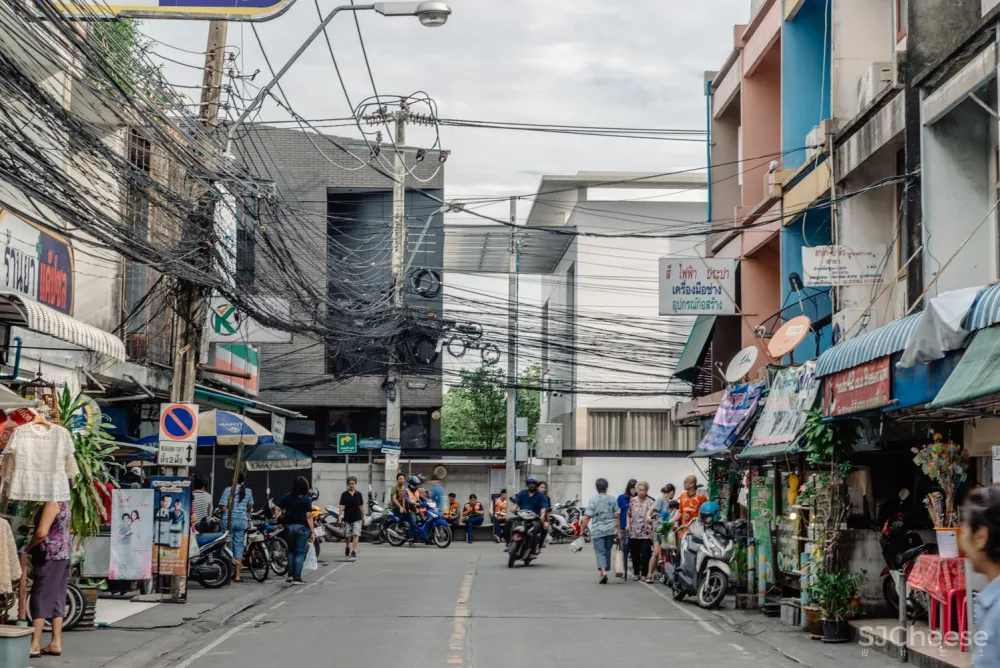 FLAT12x | 古典与现代结合的泰国住宅 Bird Bom House