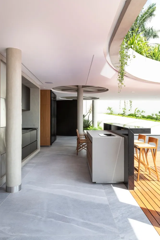 Estúdio Cláudio Resmini | 巴西湖畔三层别墅