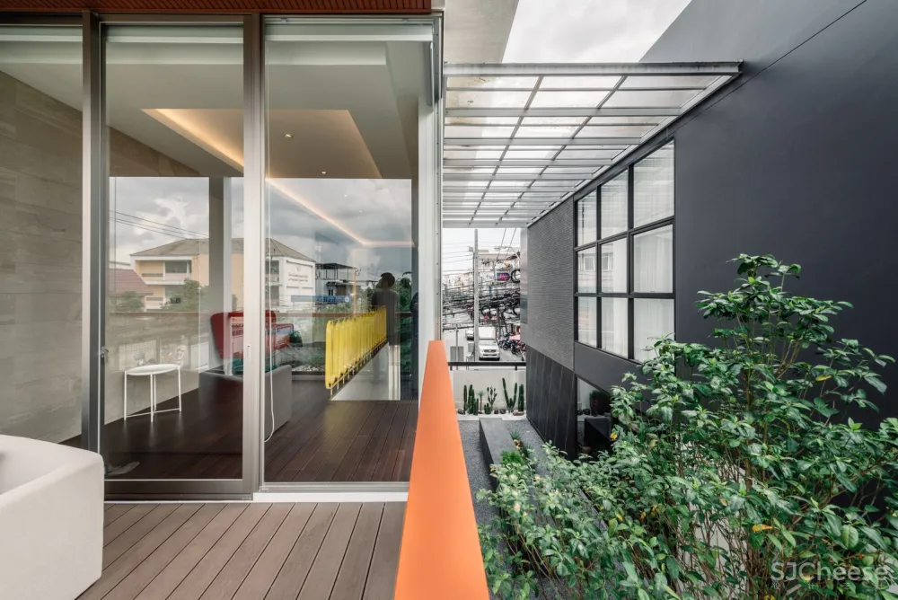 FLAT12x | 古典与现代结合的泰国住宅 Bird Bom House