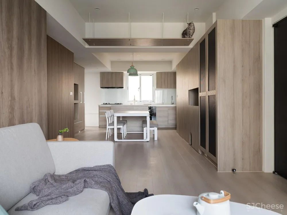 毛小孩玩耍的温馨小宅 灰色大门设计工作室