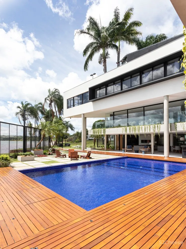 Estúdio Cláudio Resmini | 巴西湖畔三层别墅