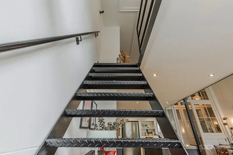 阿姆斯特丹的双层Loft住宅，带夹层和迷人的儿童房