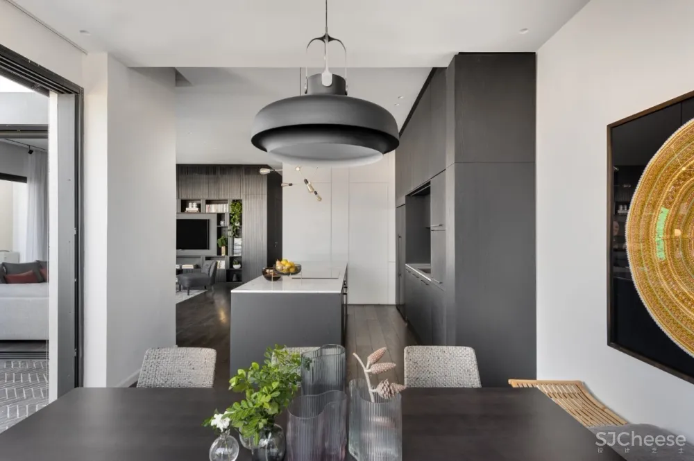 现代质感公寓丨哑光黑的背景墙太有线条感