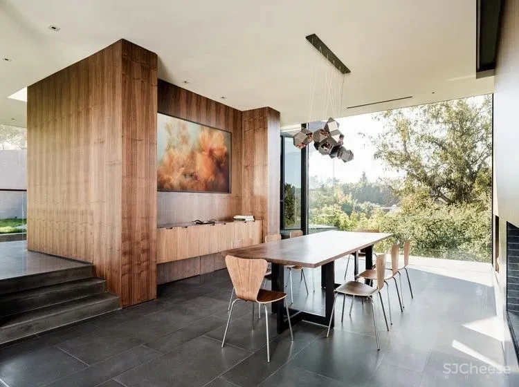 被130棵活了250年古橡树包围的现代住宅丨每天关门窗花40分钟