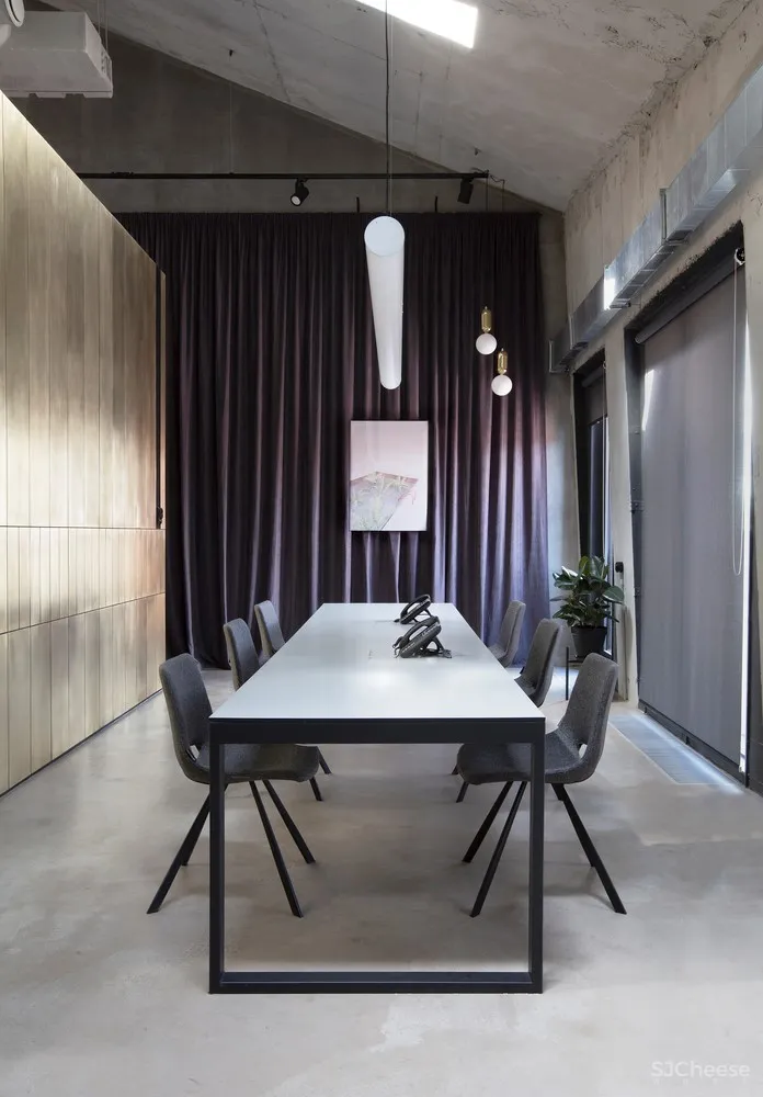 首发 | Alexander Volkov Architects:极简现代高级感莫斯科顶层办公室