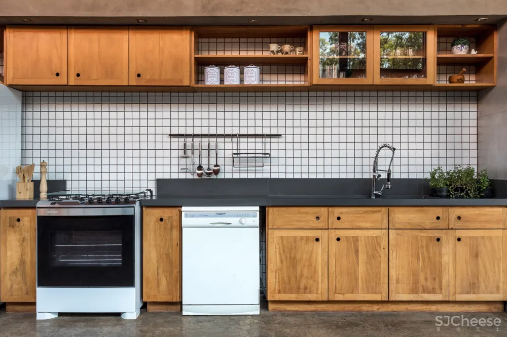 湖畔度假住宅 ，巴西 / Solo Arquitetos