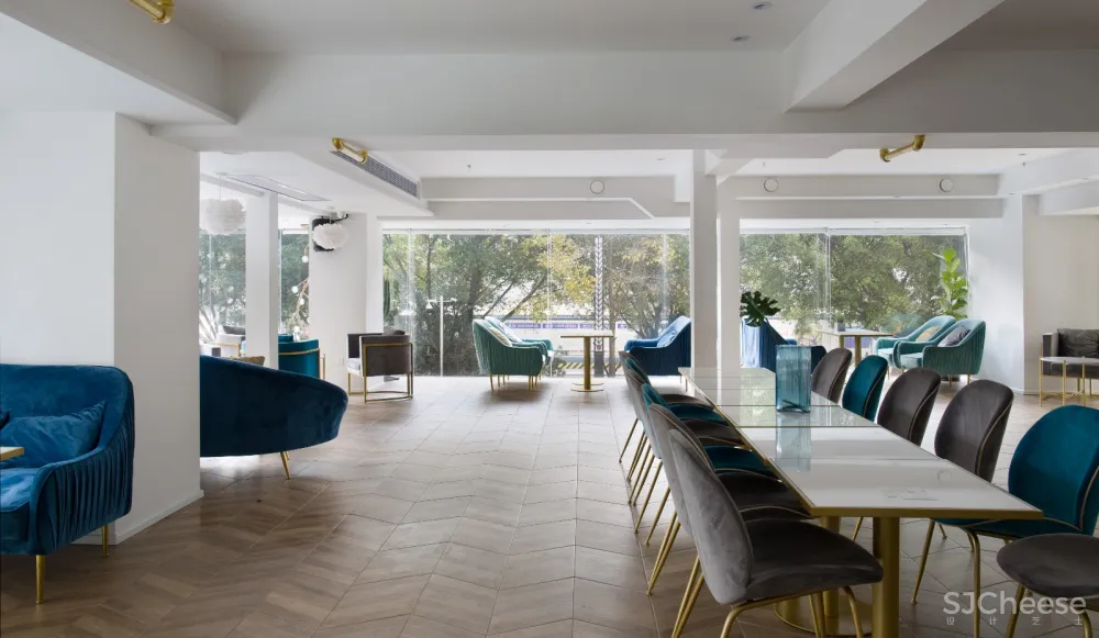 你会不会忽然的出现,在街角的咖啡店!