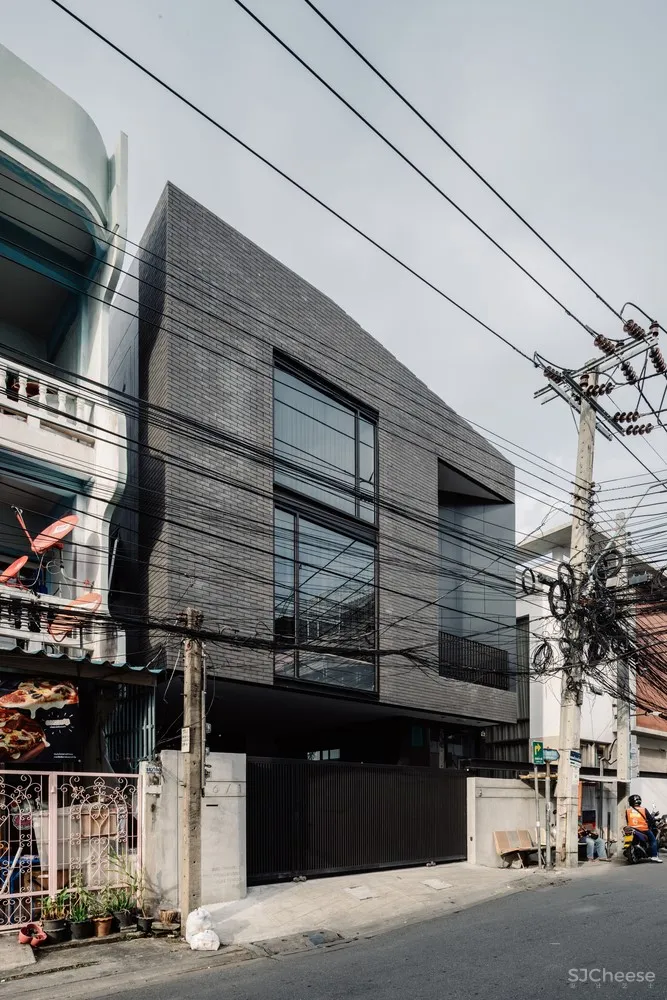 FLAT12x | 古典与现代结合的泰国住宅 Bird Bom House