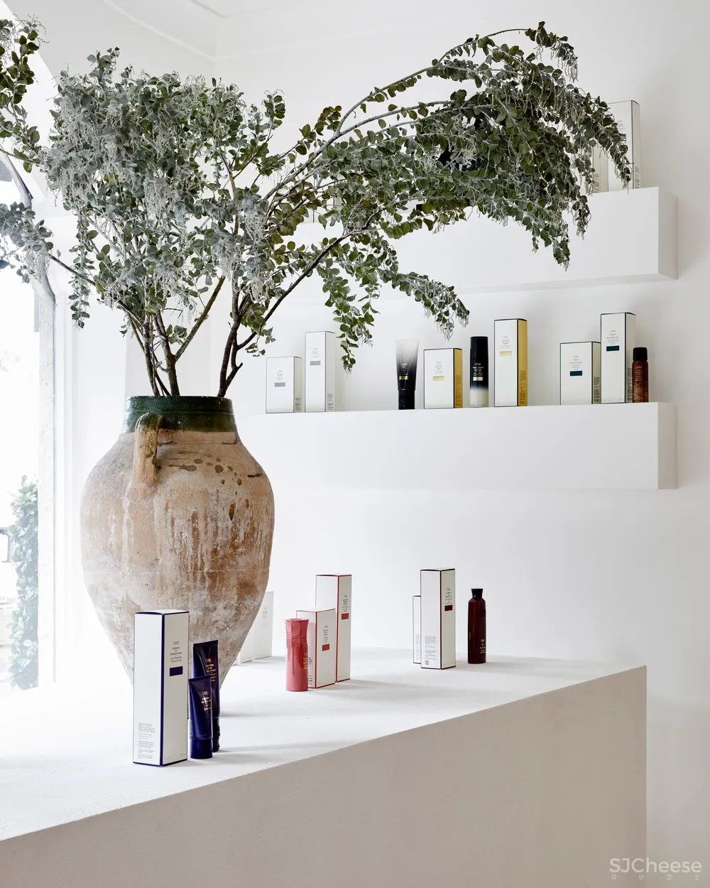 Phoebe Nicol | 精致现代风外壳下的欧洲经典