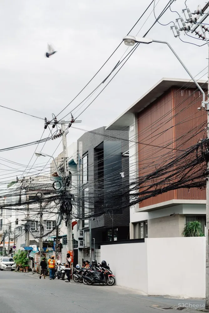 FLAT12x | 古典与现代结合的泰国住宅 Bird Bom House