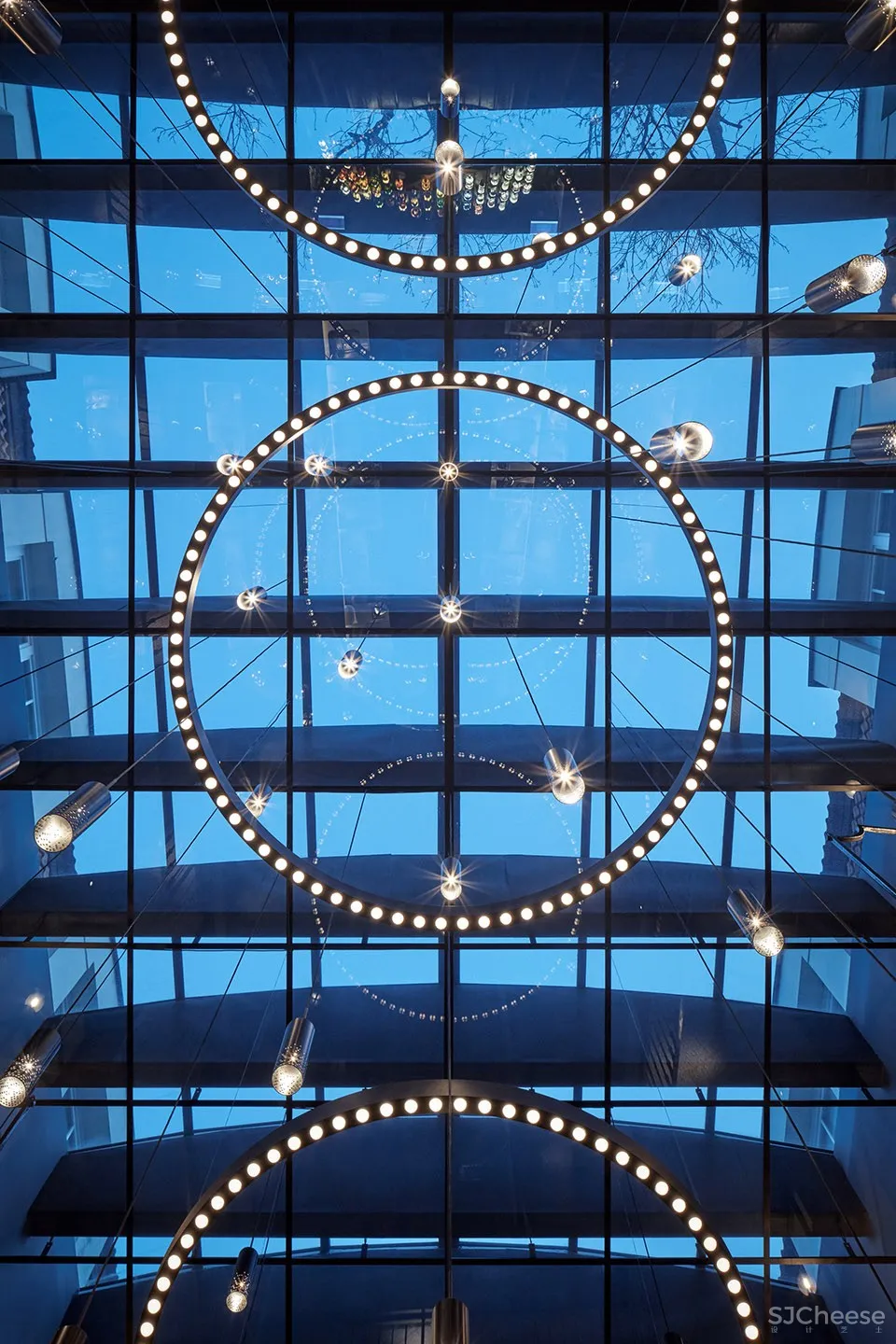 捷克布拉格一家神秘的Moon俱乐部