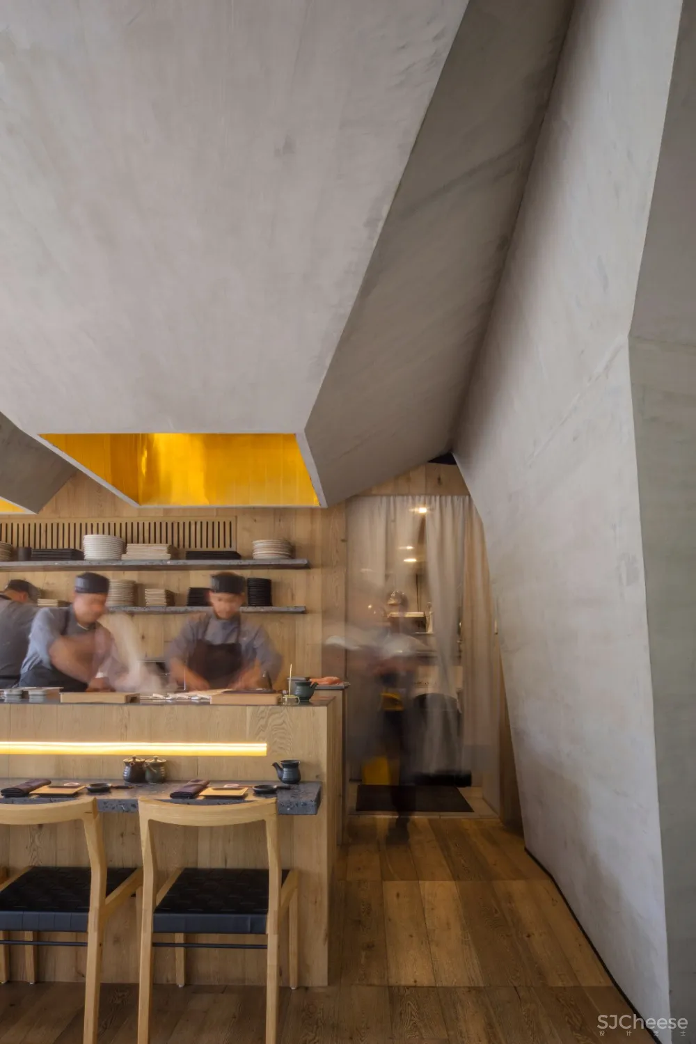 Michan Architecture在墨西哥城的Oku餐厅上方创造了“洞穴式”天花板