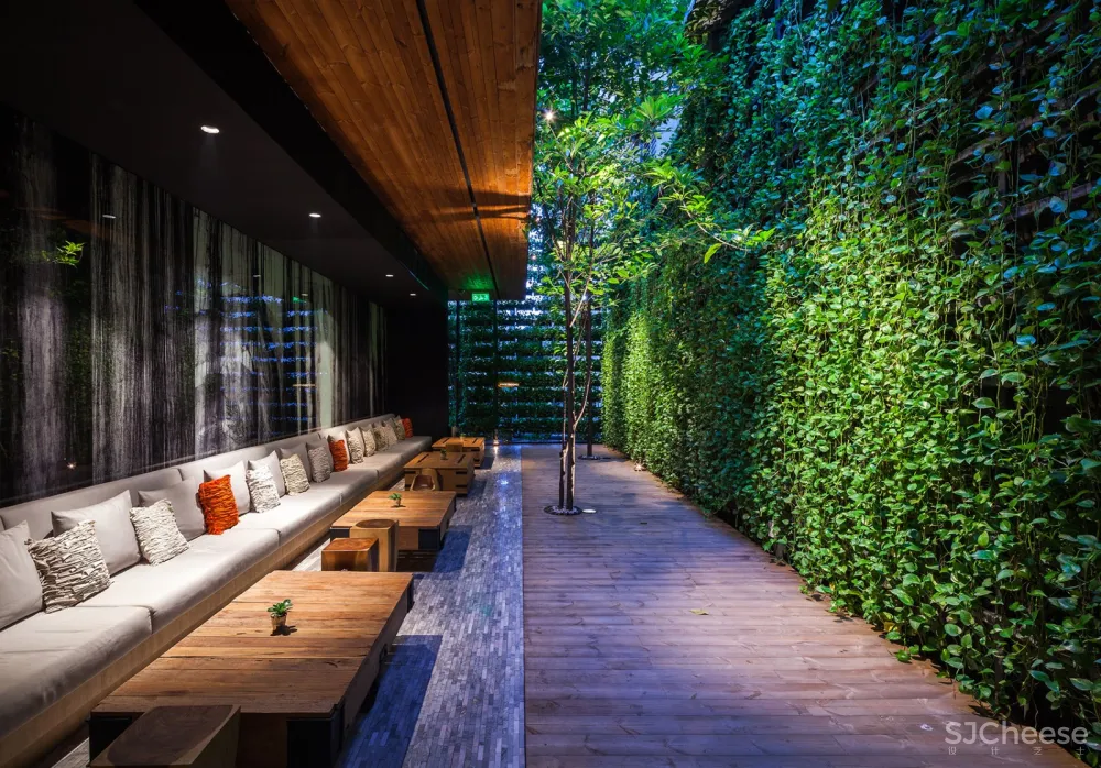 Ad Lib酒店庭院，曼谷 / T.R.O.P: terrains+open space