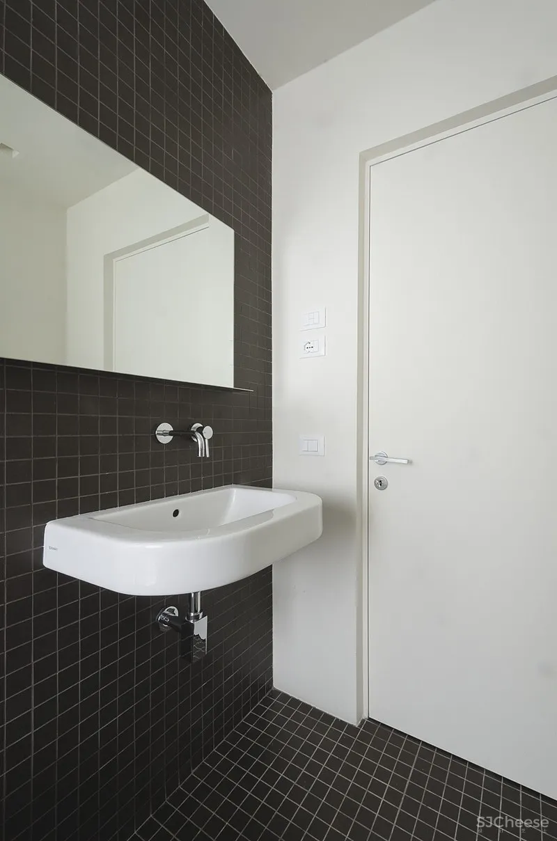 意大利比萨115㎡中性色公寓 Sundaymorning