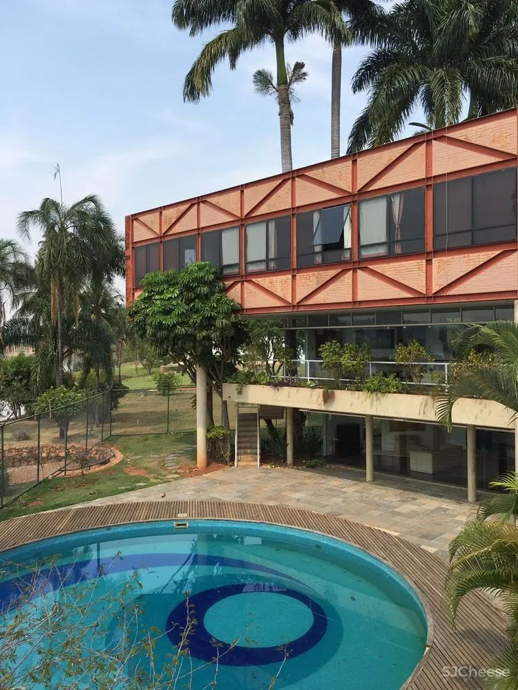 Estúdio Cláudio Resmini | 巴西湖畔三层别墅