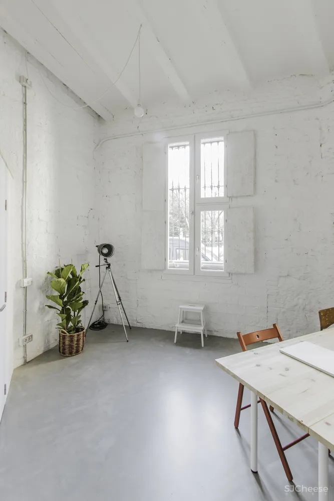 西班牙一间90平米纯白单层房屋改造