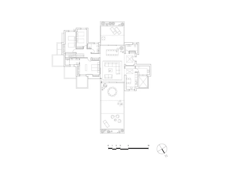 西班牙海滨，打造纯白的T 台别墅 / NOMO STUDIO