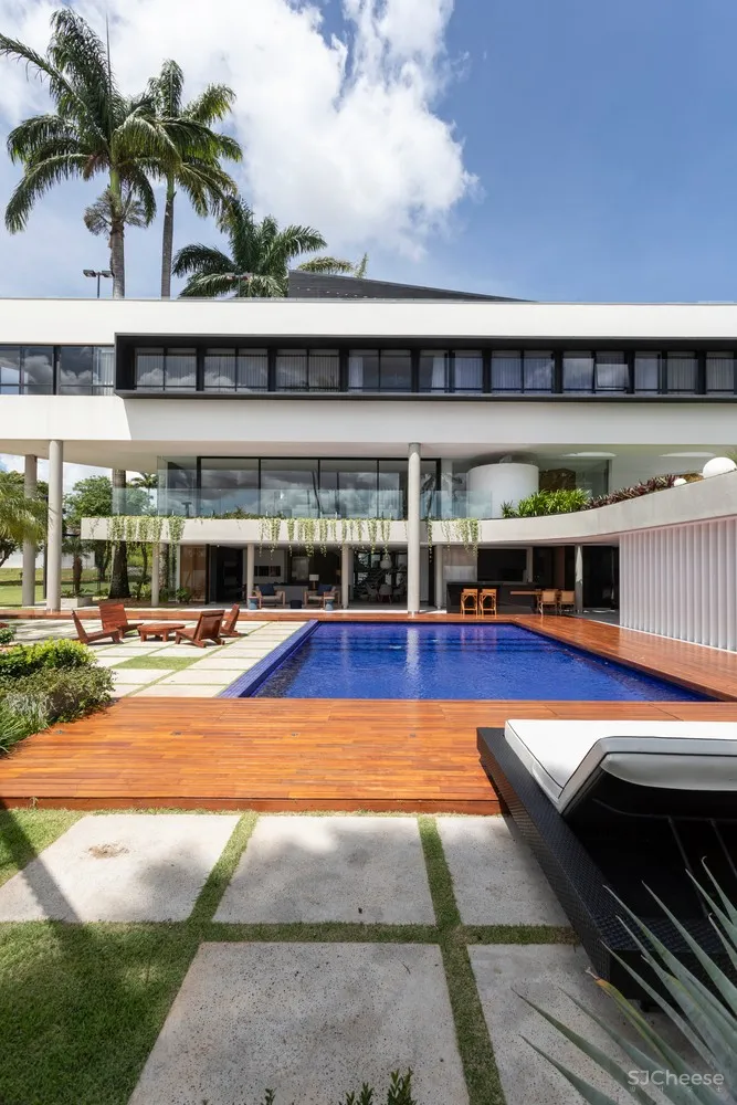 Estúdio Cláudio Resmini | 巴西湖畔三层别墅