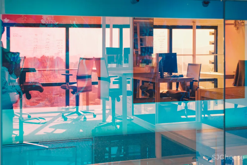 Mindvalley 总部,色彩斑斓的“光之殿”工作区 / IDEAWORKSHOP