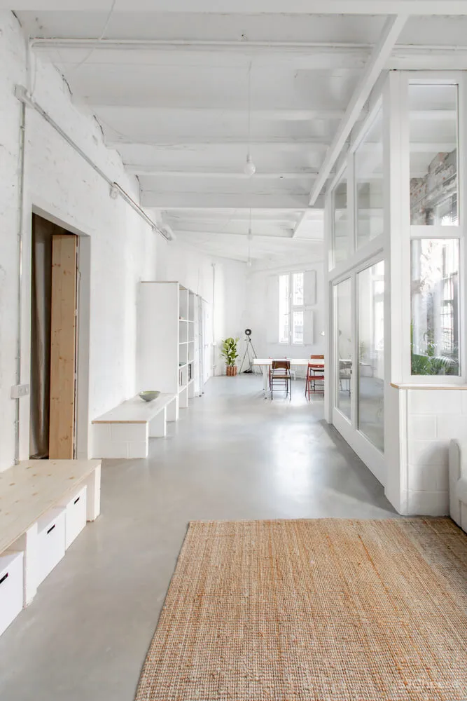 西班牙一间90平米纯白单层房屋改造